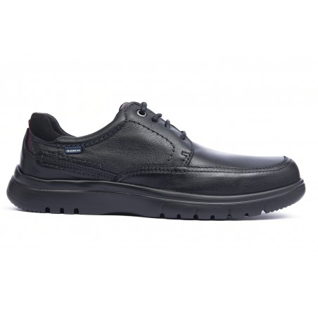 Zapato cómodo negro de hombre  en piel de vacuno cordones negros y suela de goma eva visto de lado