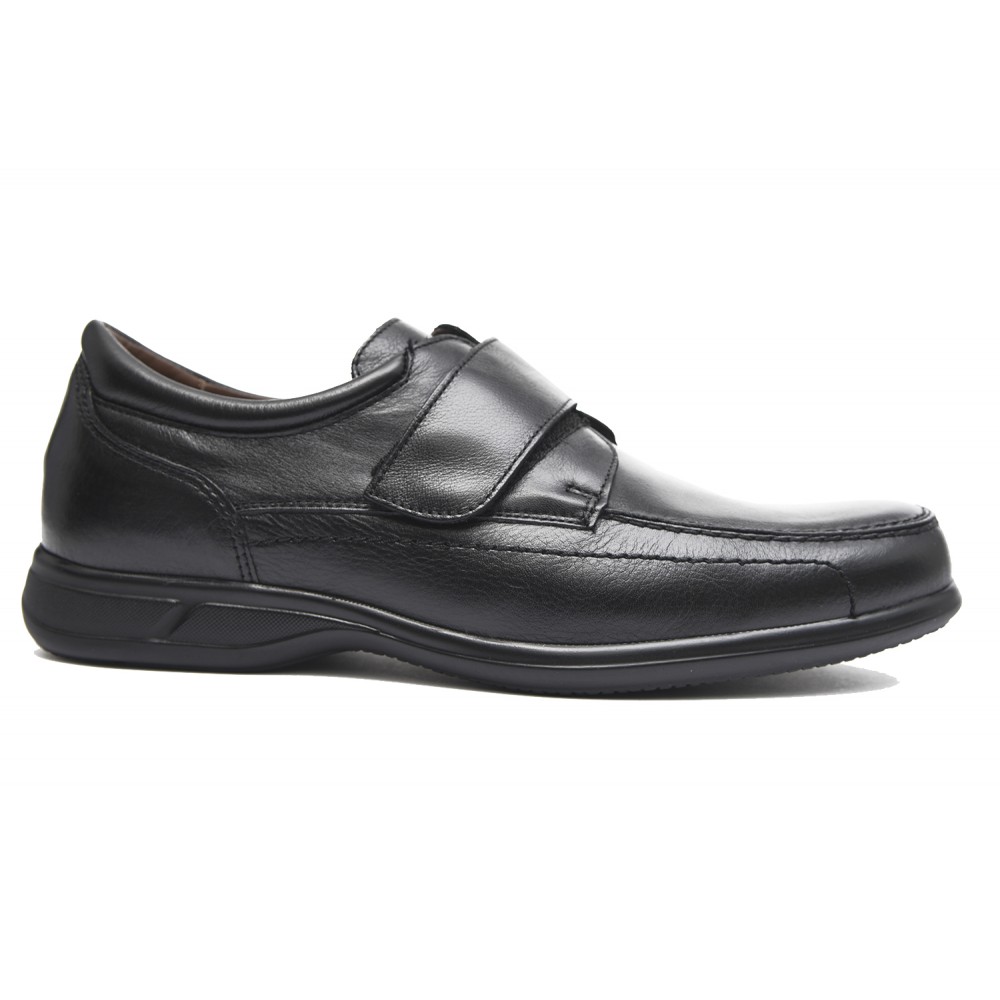 Zapato negro Ancho especial para hombre con cierre adhesivo y suela de goma visto de lado